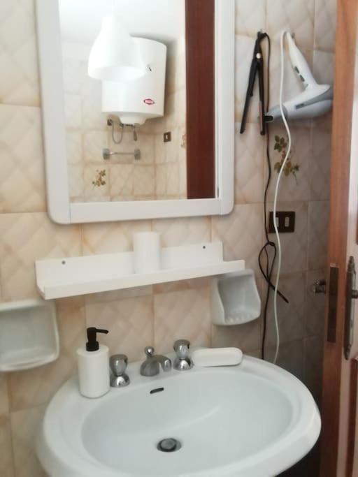 Alloggio Incantevole Storico Apartment Carovigno Luaran gambar