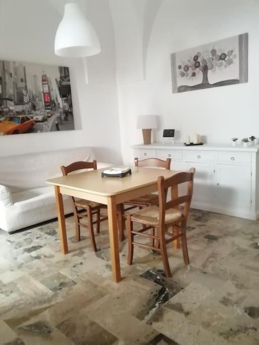 Alloggio Incantevole Storico Apartment Carovigno Luaran gambar